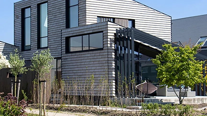 Vrijstaande villa met bomen