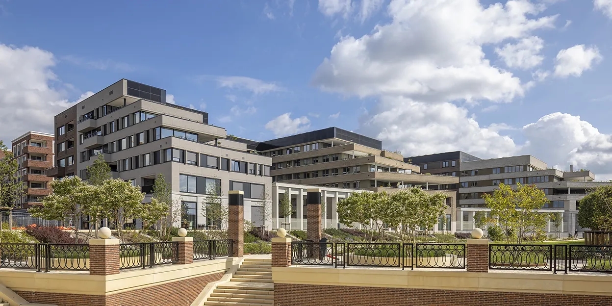 Vooraanzicht van het gebouw Greenville met trap