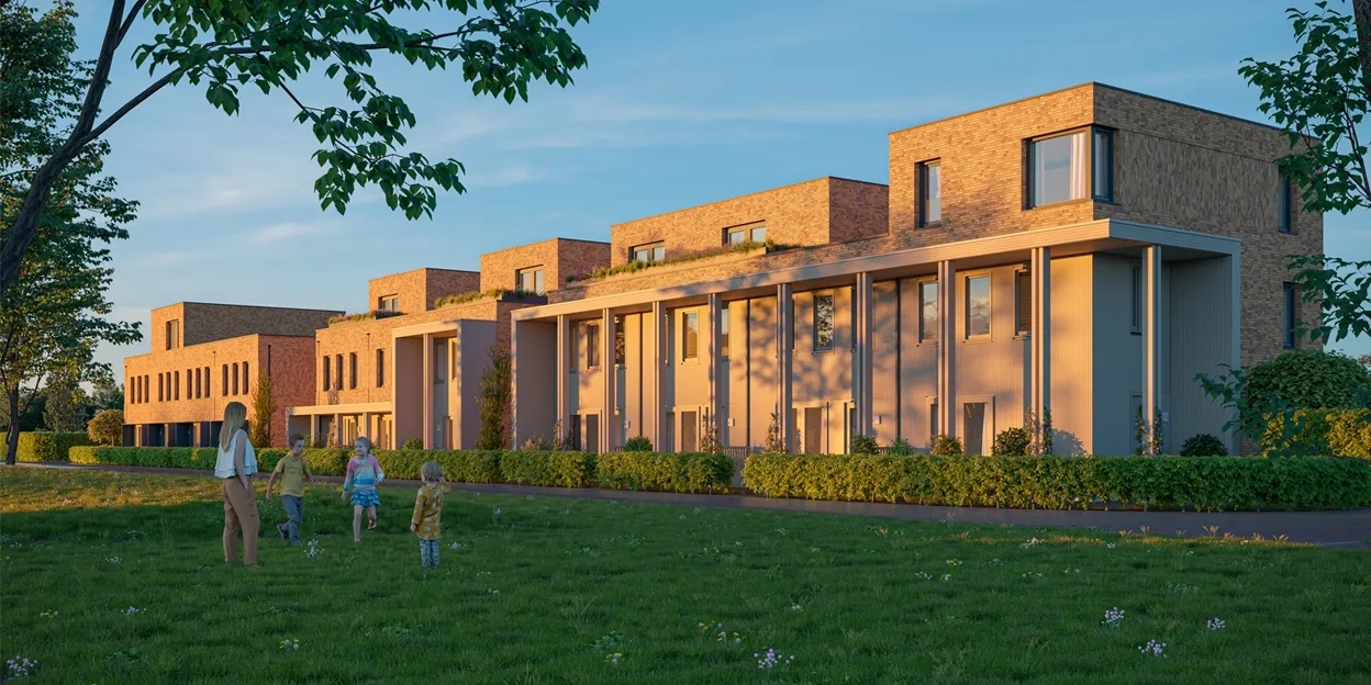 Nieuwbouwwoningen met grasveld ervoor waar kinderen op staan