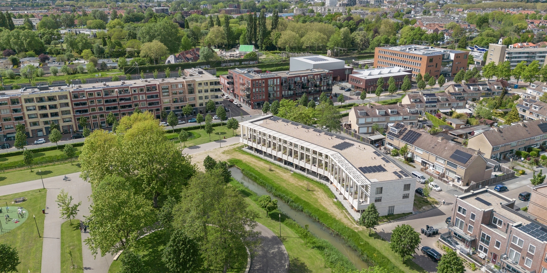 Luchtfoto deels Nieuw Land van Valk